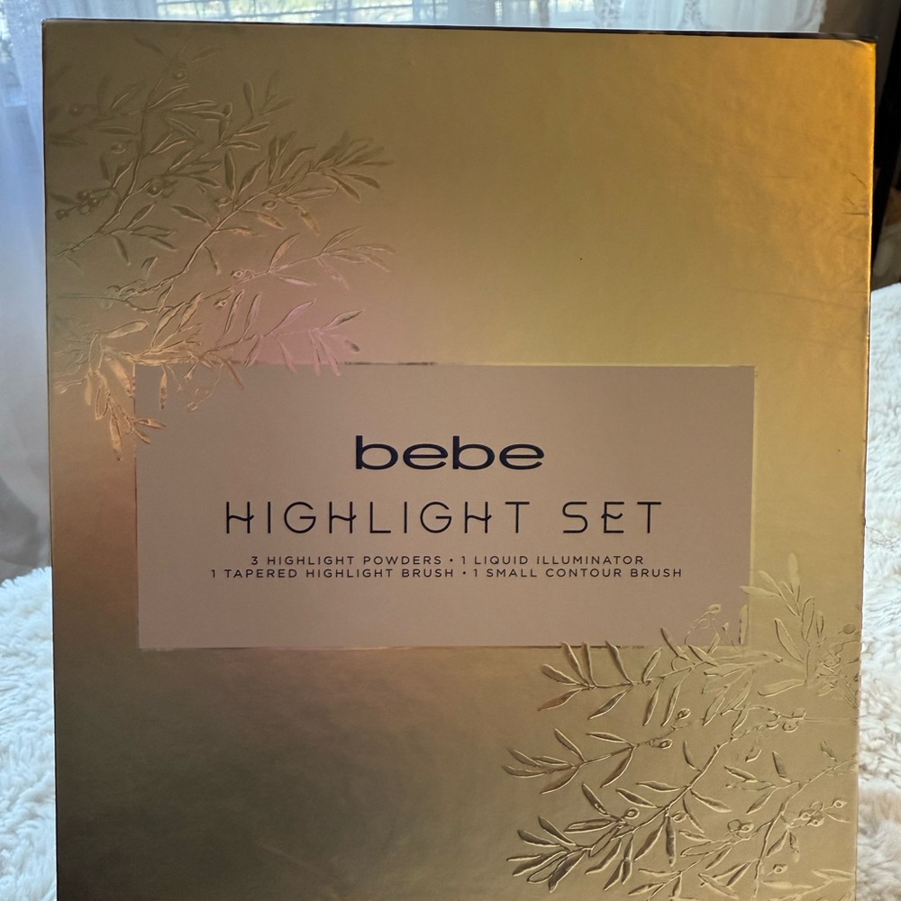 Bebe Highlight Set in Gold